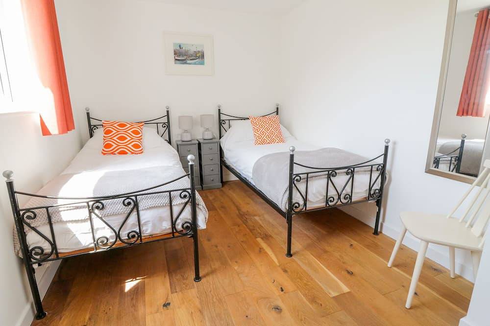 Senafe, pet friendly, country holiday cottage in Widemouth Bay in Widemouth Bay, Pentire Point - Widemouth