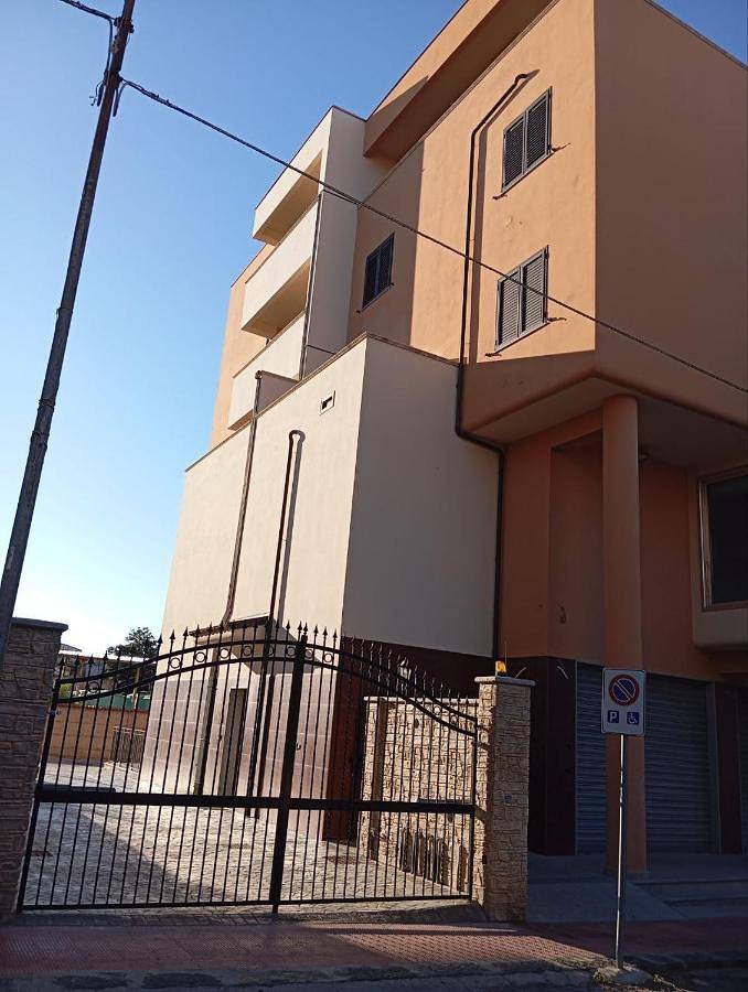 Appartamento per 7 persone, con panorama e balcone, adatto a famiglie con bambini in Melito di Porto Salvo
