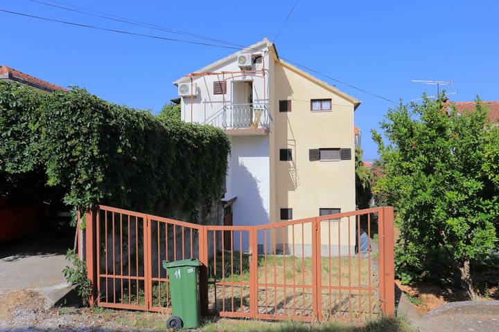 Gîte pour 4 personnes, avec balcon/terrasse à Okrug Gornji - 2