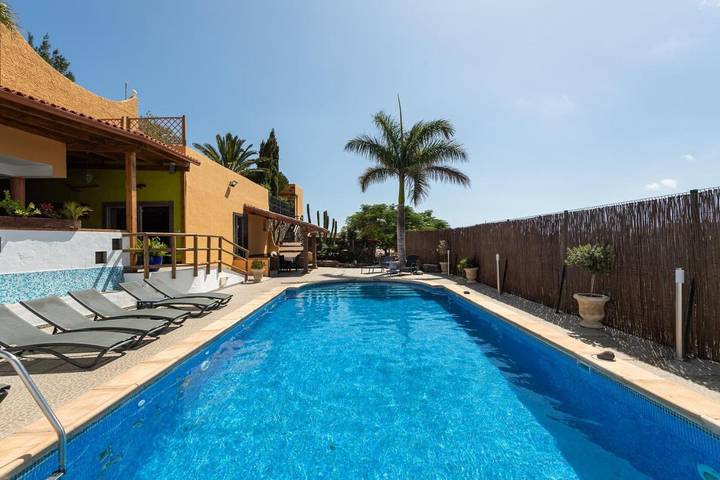 Chalet para 12 personas, con piscina además de jardín y jacuzzi en Gran Canaria - 4