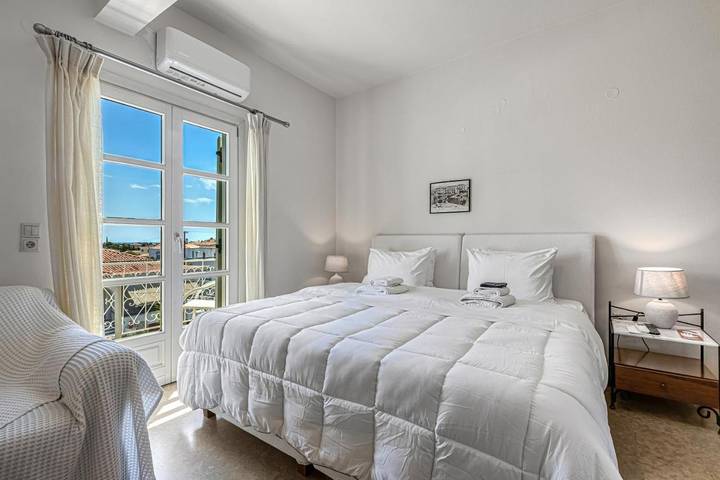 Gîte pour 2 personnes, avec Balcon ainsi que Terrasse et Jardin dans Spetses - 2