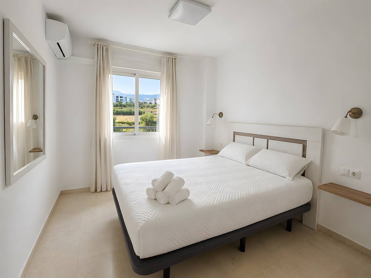 Apartamento entero, Apartamento 'Lance Del Sol Sea View' con vistas al mar, Wi-Fi y aire acondicionado in Los Boliches, Fuengirola