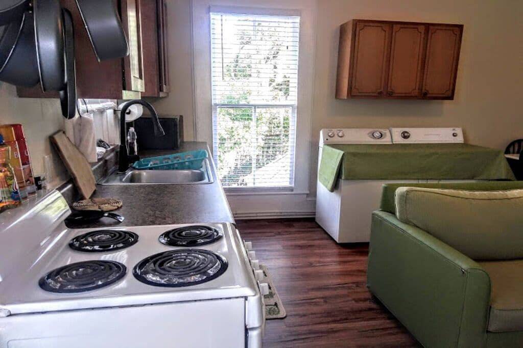 Ganze Wohnung, 2 br 1ba Apartment im Kolonialstilhaus (Triplex), Baujahr 1928 in Brunswick, Glynn County