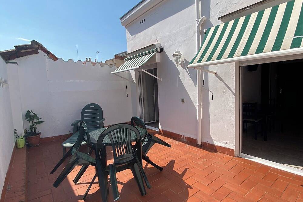 Entire apartment, Ideal Apartment For 2 With Terrace in Canet de Mar, Costa del Maresme