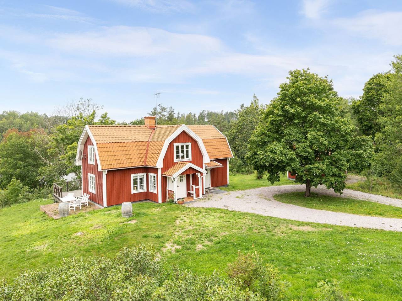 Hus för 8 Personer, med terass samt sjöutsikt och bastu och trädgård