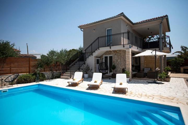 Villa pour 6 personnes, avec piscine ainsi que jardin et vue, animaux acceptés à Drage (Pakoštane) - 2
