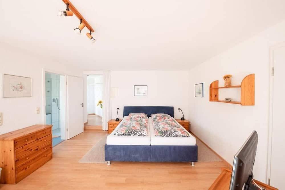 Ganze Wohnung, Apartment A mit Terrasse in Meersburg, Region Bodensee-Oberschwaben