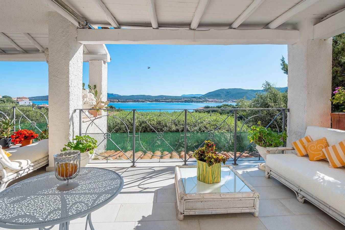 Apartamento 'Bella Vista Marinella 1' con vistas al mar, terraza, aire acondicionado y Wi-Fi in Marinella, Porto Rotondo