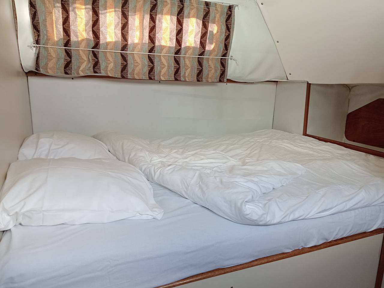 Cozy Stationary Boat for 5 Guests in Chatillon-en-Bazois, Nievre