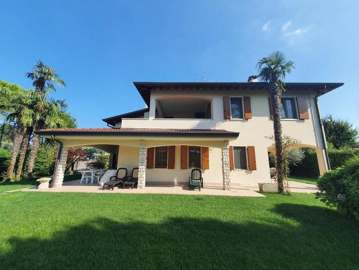 Villa pour 5 personnes, avec vue sur le lac ainsi que vue et jardin à Sirmione