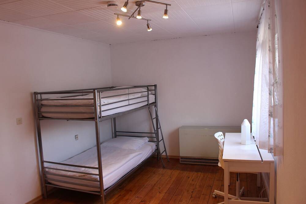 Ganze Wohnung, Charming, spacious 2Br in Böblingen, walk to Lakes, Transit & German Restaurant in Böblingen, Landkreis Böblingen