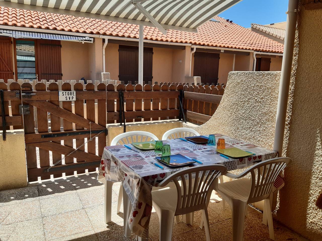**Charmante Villa Climatisée 4P Face au Lac, Terrasse, Parking, 800m Plage, Proche Commerces** in Port Leucate, Leucate