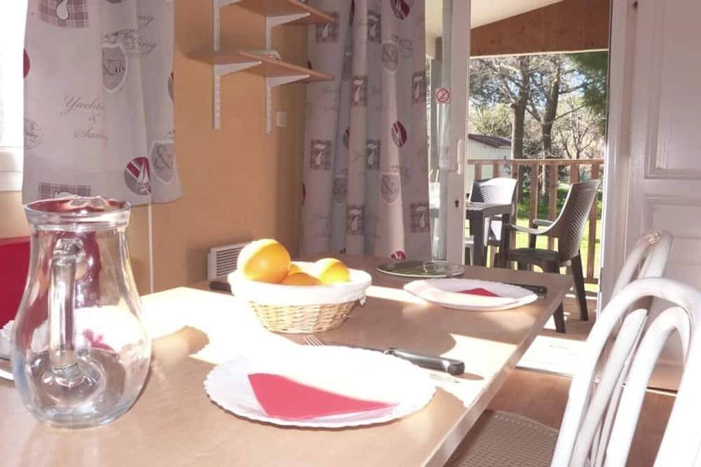 Zecamping 4 étoiles locatif clim 24m2 4 pers in La Bergerie, Hyeres