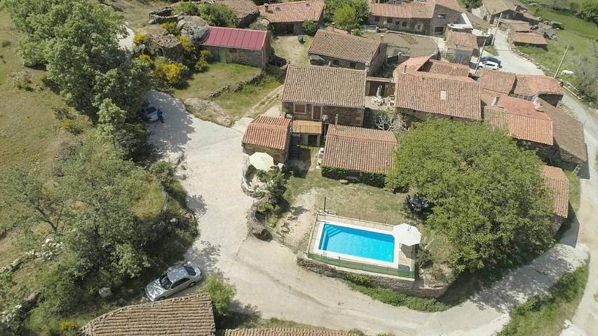 Casa rural para 16 personas, con Balcón y Terraza además de Jardín y Piscina en La Aldehuela