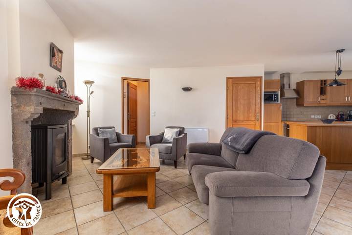 Gîte pour 4 personnes, avec terrasse à Besse-et-Saint-Anastaise - 3