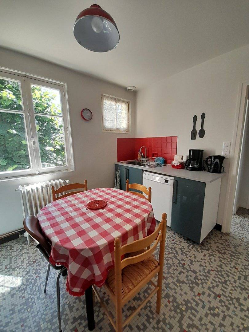 Gîte : la Maison aux Volets Bleus in Le Vigean, Massif central