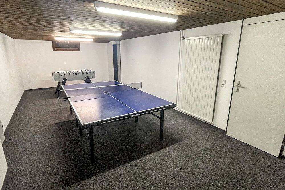 Entire apartment, Lovely apartment for 4 guests with Wifi, Tv, balcony and panoramic view in Disentis, Surselva