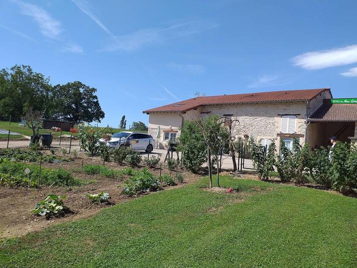 Gîte pour 4 personnes, avec jardin ainsi que terrasse et piscine - 1
