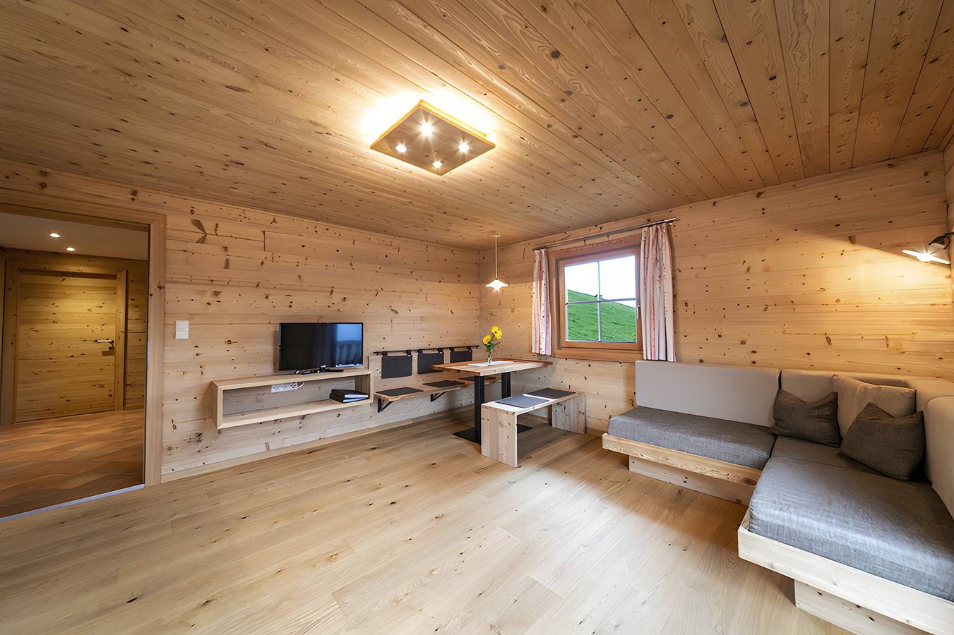 Ganze Wohnung, Apartment „Blumenwiese“ mit Bergblick, Gemeinschaftsgarten und Wlan in Ulten, Ortleralpen
