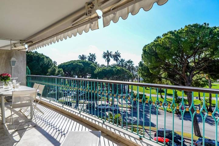 Gîte pour 5 personnes, avec Terrasse dans Bijou Plage Cannes