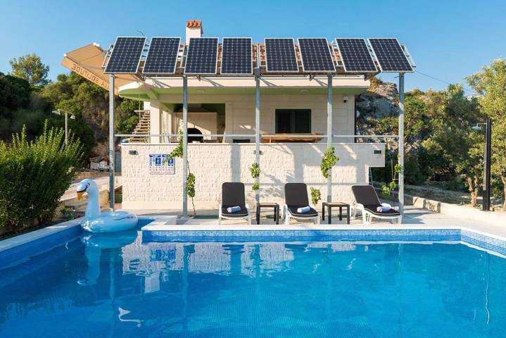 Villa pour 4 personnes, avec vue ainsi que piscine et jardin, animaux acceptés à Šibenik - 2