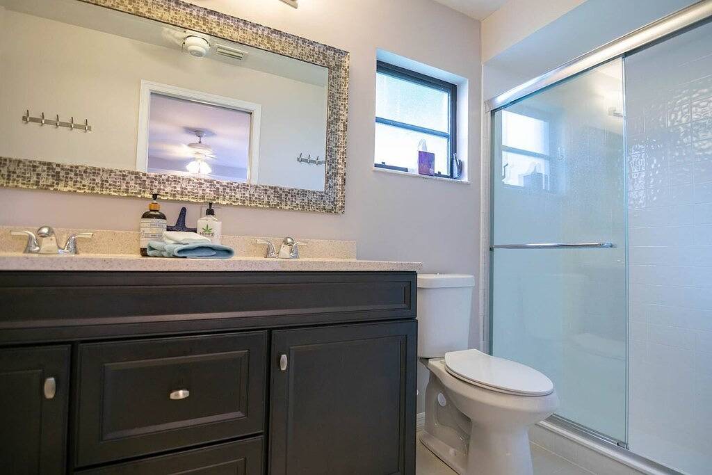 *Beachy Keen -Spend Your Vacation in Paradise at this Pet Friendly Single Family Heated Pool Home - 3 Miles to the Beach!* in Bonita Springs, Southwest Florida