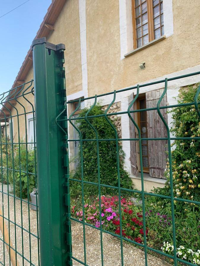 Location de vacances pour 5 personnes, avec piscine et terrasse à Marcollin - 2