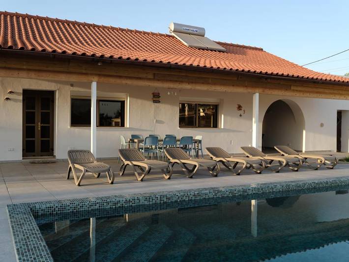 Location de vacances pour 8 personnes, avec piscine et jardin, animaux acceptés dans Alte