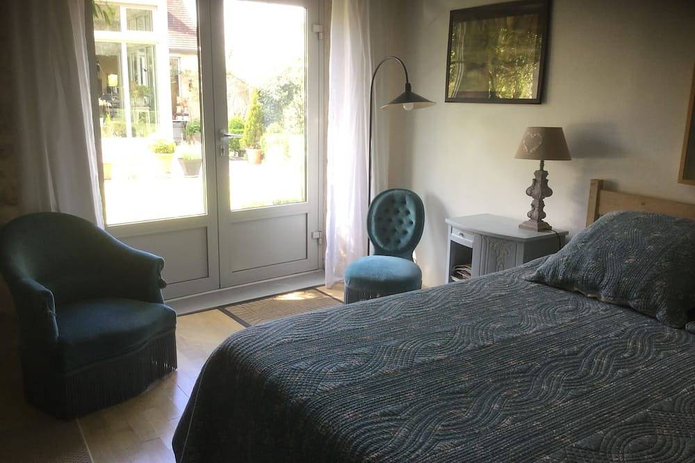 Appartement entier, Studio installé dans une grange typique du Causse du Quercy pres de Rocamadour. in Calès (Midi-Pyrénées), Parc Naturel Régional des Causses du Quercy