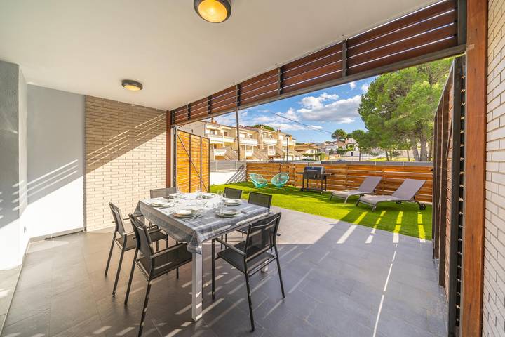 Chalet para 6 personas, con piscina además de jardín y balcón en Alt Empordà - 3