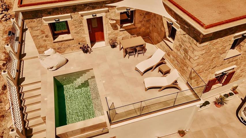 Filter.villa.villa für 5 Personen, mit Balkon und Whirlpool sowie Terrasse und Pool auf Karpathos