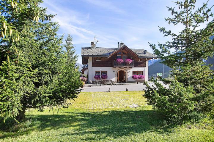 Hel lejlighed, Apartment 'Stella Alpina Camping Stella Alpina' with Mountain View, Shared Garden and Wi-Fi in Livigno, Valtellina