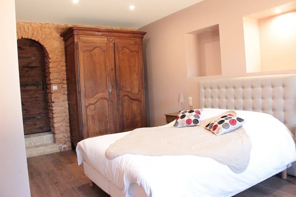 Maison en pierre rénovée avec piscine, calme en pleine nature, climatisée, wifi in Montcabrier, Quercy