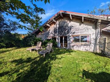 Gîte pour 12 personnes, avec jardin et terrasse, animaux acceptés à Les Moussières