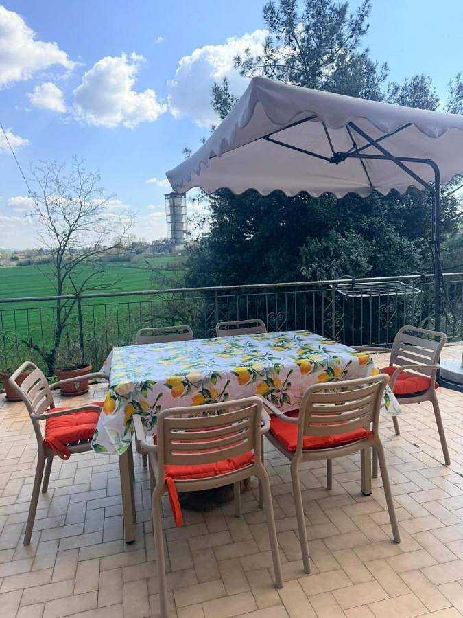 Gîte pour 6 personnes, avec balcon et vue dans Isola d'Arbia