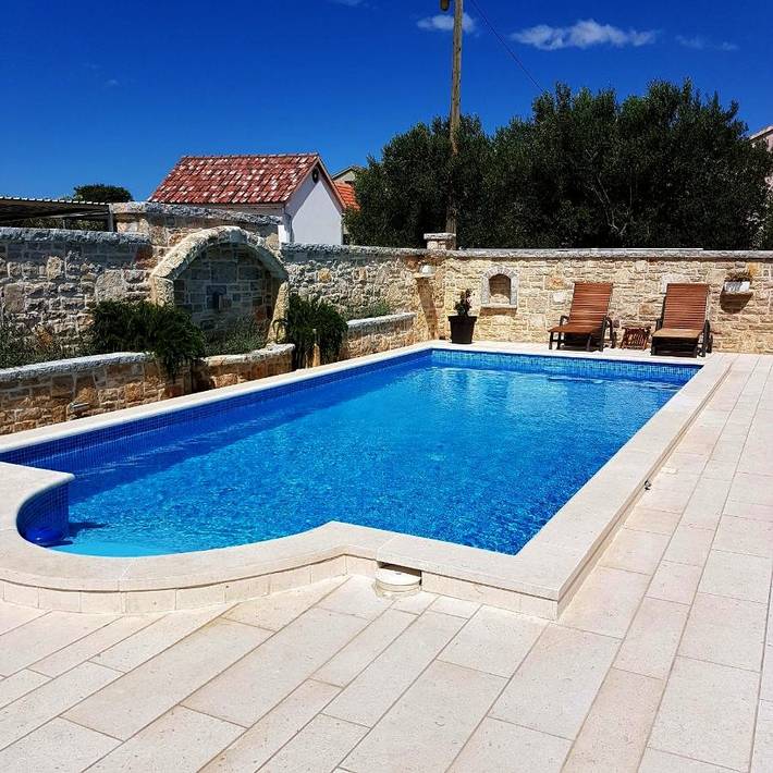 Apartament wakacyjny dla 4 osób, z ogród i basen oraz widok w Biograd na Moru