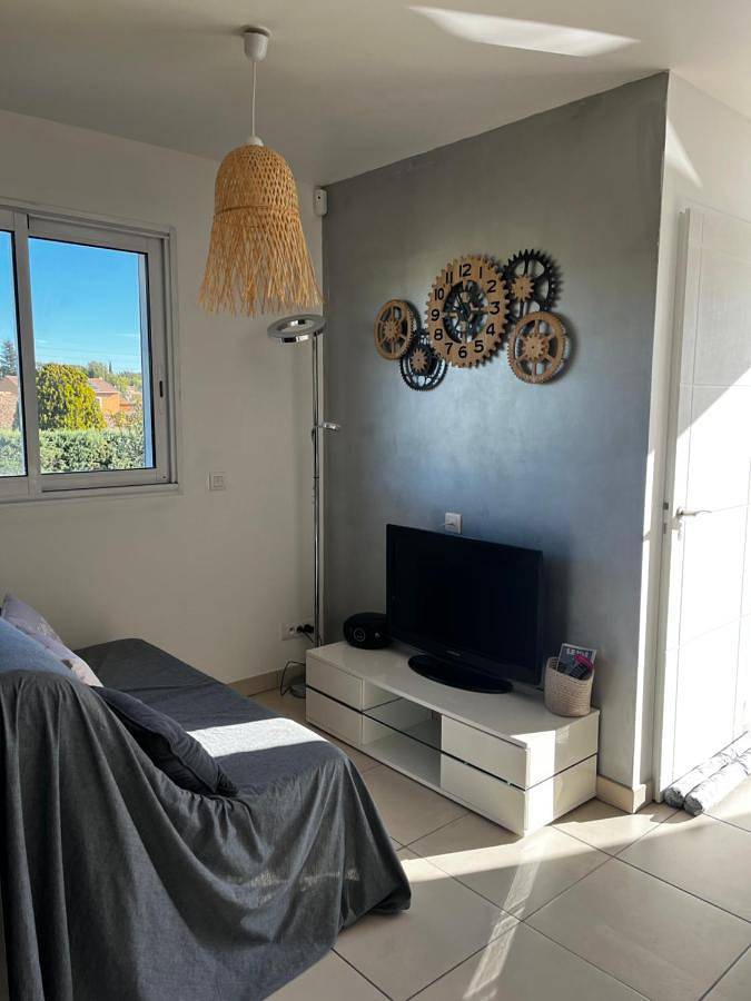 Appartement entier, One-Bedroom Apartment in Puget-sur-Argens, Côte méditerranéenne (France)