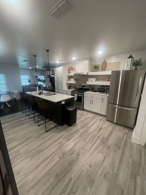 Cozy remodeled house 3 blocks from downtown. in Mena, Ouachita National Forest