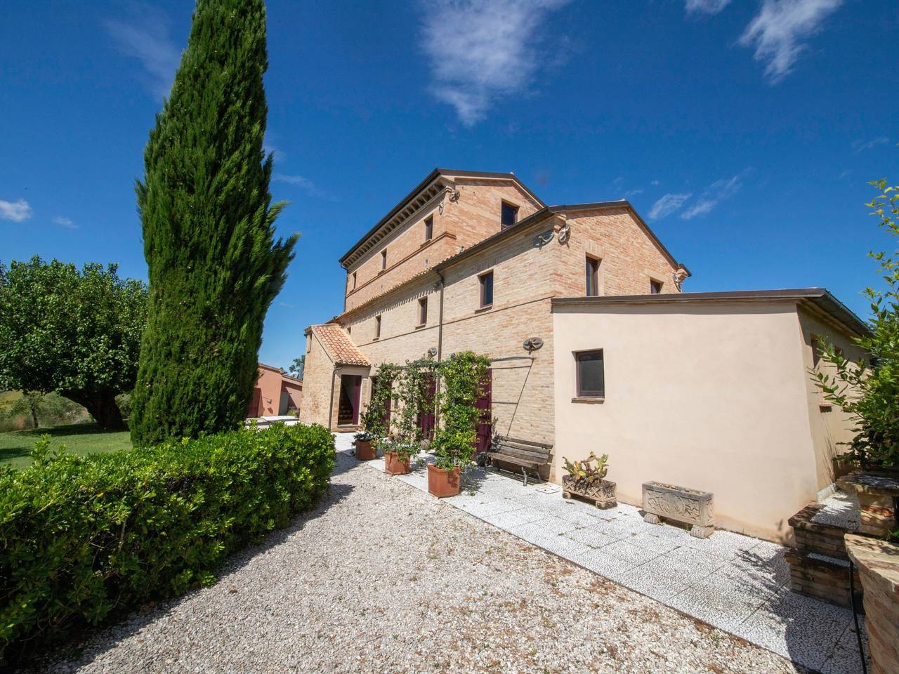 Villa Gelso mit Pool, Sauna und atemberaubender Aussicht in Ostra, Ancona Provinz