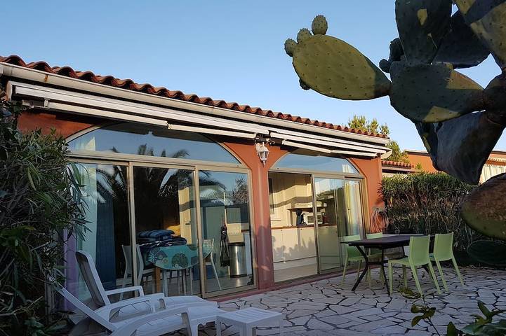 Villa pour 4 personnes, avec piscine ainsi que terrasse et jardin à Théoule-sur-Mer