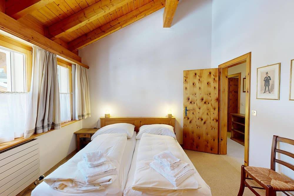 Ganze Wohnung, Apartment Auricula 3.3 - 3.5 Zimmer-Dachwohnung in Sils Maria, Sils im Engadin/Segl