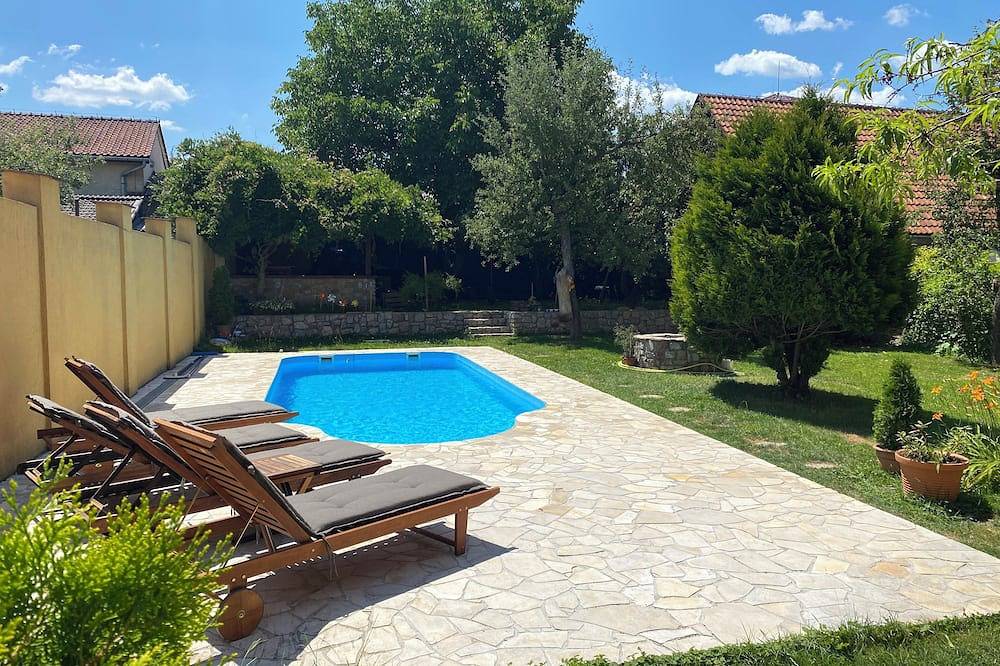 Entire apartment, Beautiful Poolside Oasis - Apartment Volovec in Rožňava, Low Tatras