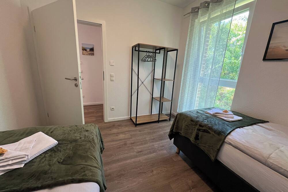 Ganze Wohnung, Fewo \"Neptun\" Papenburg 2Sz Ebk Modernes Bad Grosse Dachterrasse Neubau Wlan in Papenburg, Nordseeküste