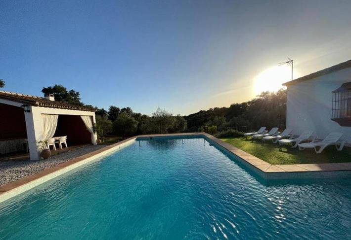 Casa de vacaciones para 10 personas, con jardín además de piscina y vistas, Se admiten mascotas en Sierra Norte de Sevilla - 3