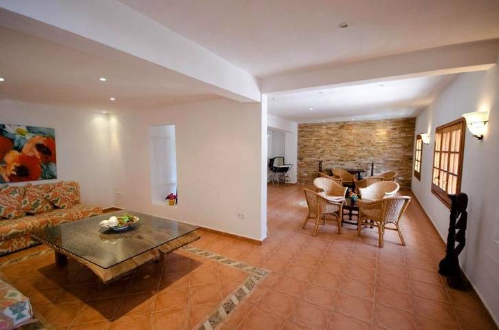 Hôtel pour 3 personnes, avec piscine et jardin à Cala Llenya - 2