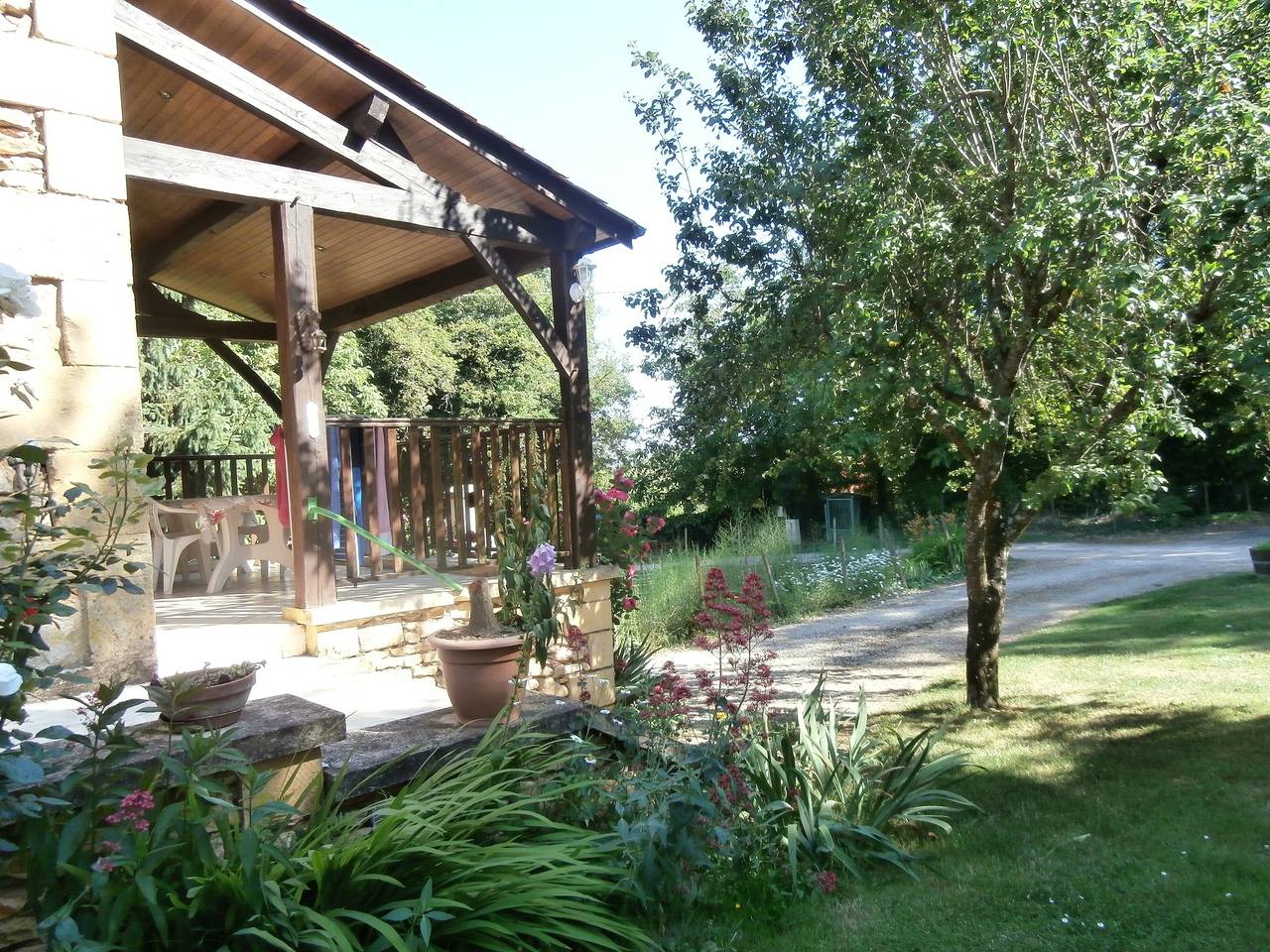 Maison Douceur Meyralaise avec terrasse privée, Wi-Fi et climatisation in Meyrals, Périgord Noir
