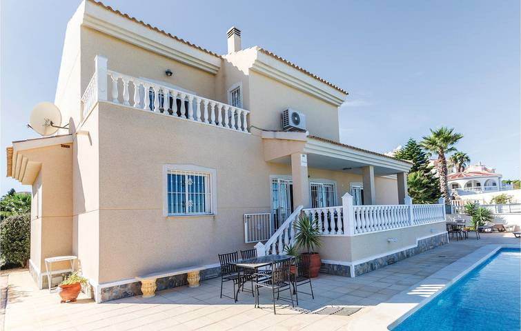 Ferienhaus für 6 Personen, mit Terrasse und Garten sowie Pool - 1