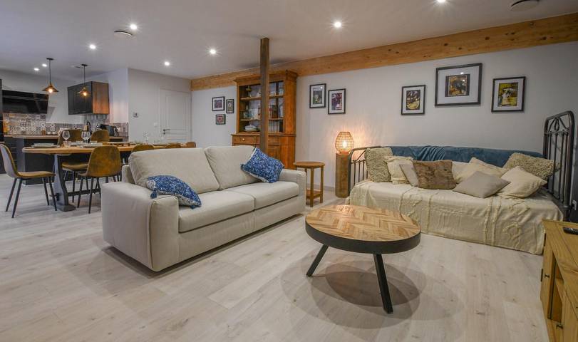 Gîte pour 6 personnes, avec Jacuzzi et Terrasse ainsi que Jardin et Sauna