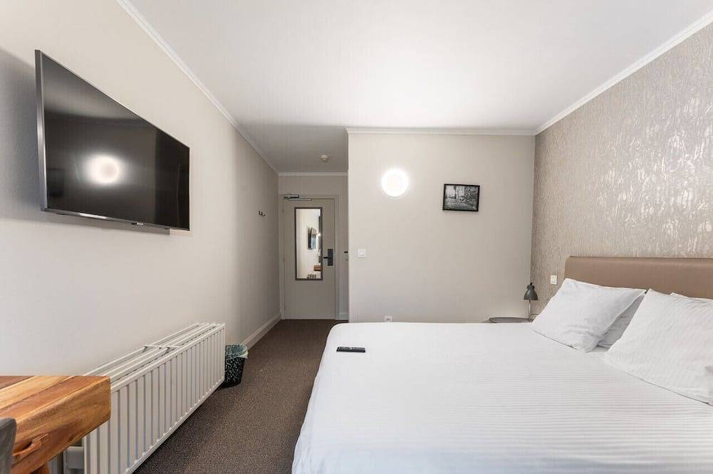 Charming Room in Historic Hotel in Bruges, Flandre-Occidentale
