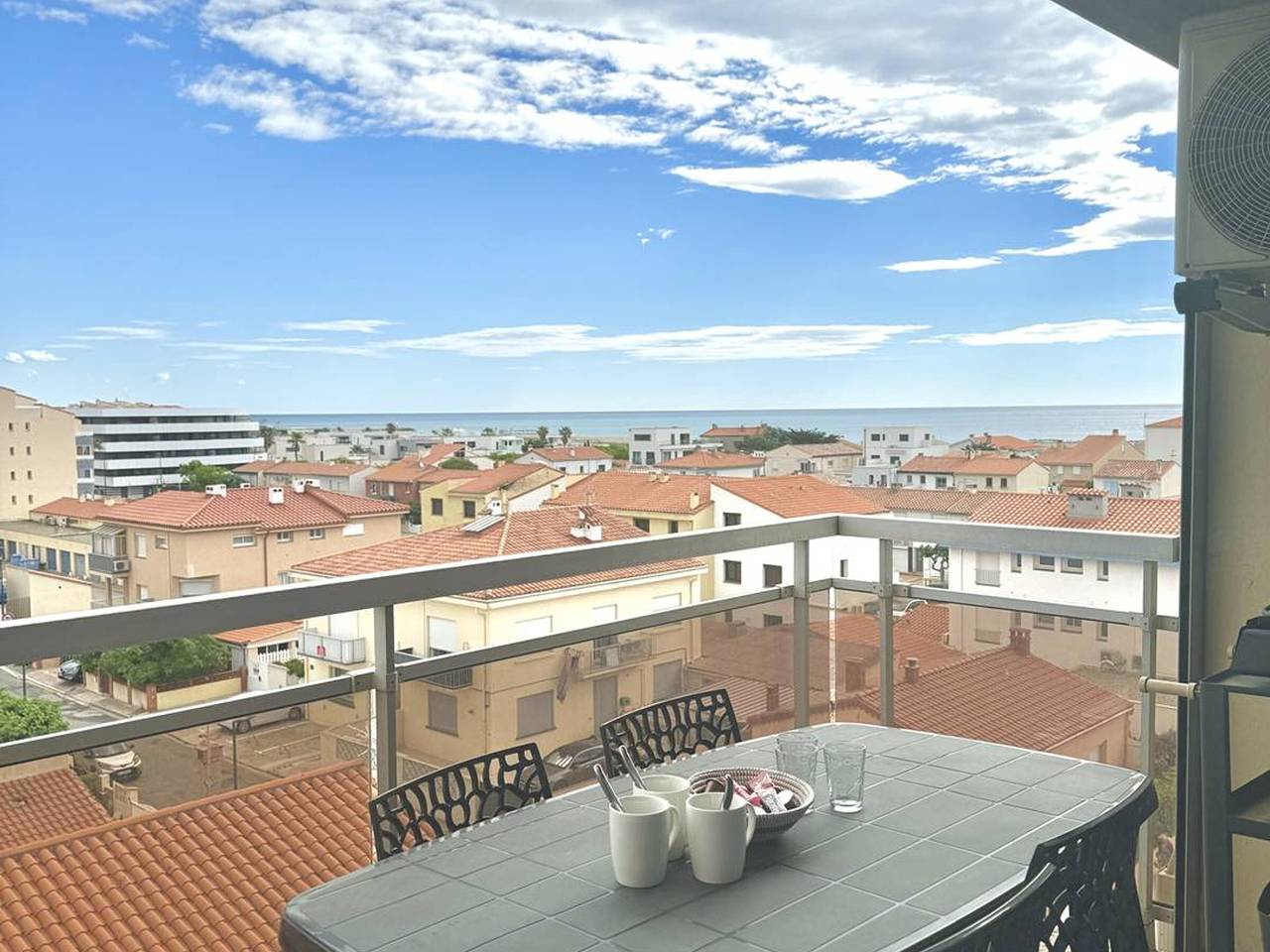 Ganze Wohnung, Wohnung für 4 Personen mit Terrasse, Klimaanlage, Parkplatz, 200m zum Strand in Le Barcarès, Côte d'Améthyste